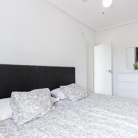 Apartment 3 Bedroom Awesome In