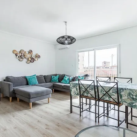 Apartment 3 Bedroom Awesome In