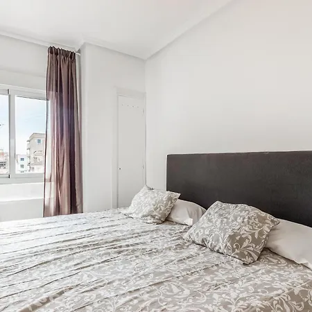 Apartment 3 Bedroom Awesome In