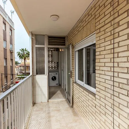 3 Bedroom Awesome In Apartment *